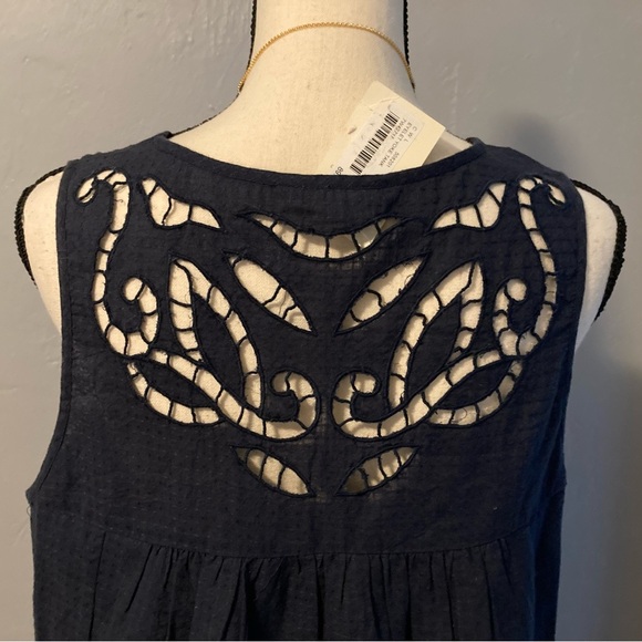 Navy blue Lucky ๐ Brand floral embroidered top - Picture 9 of 11